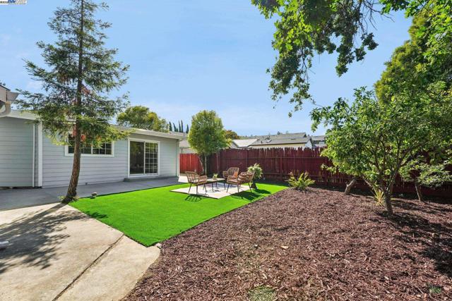 431 Alameda De Las Pulgas, Redwood City CA: https://media.crmls.org/mediaz/5c48e8d4-fa86-40c8-b2ef-b847626d15d1.jpg