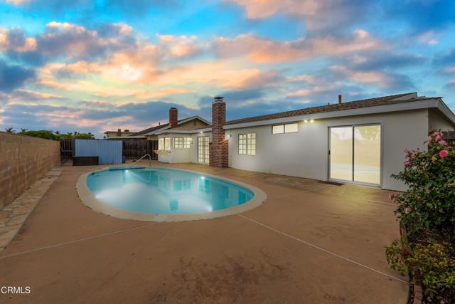 1215 Lawrence Way, Oxnard CA: https://media.crmls.org/mediaz/5c48eb8a-51c9-465e-aa20-973d6e65d1e3.jpg