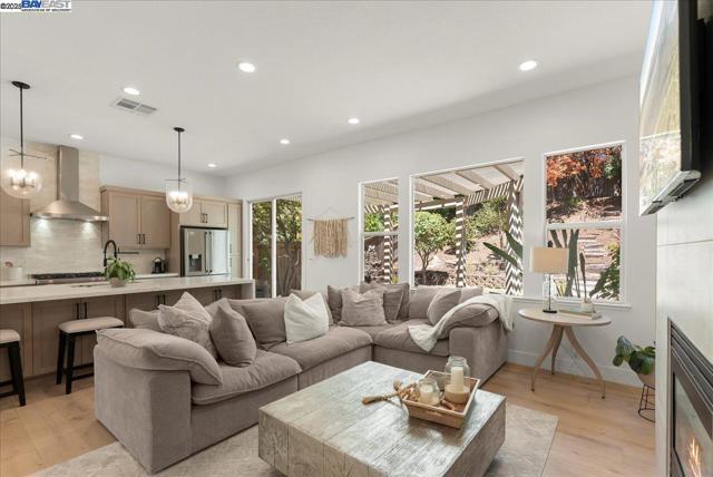 3319 Besana Dr, El Dorado Hills CA: https://media.crmls.org/mediaz/5c495661-cea9-4486-9f63-805c87b4bf7c.jpg