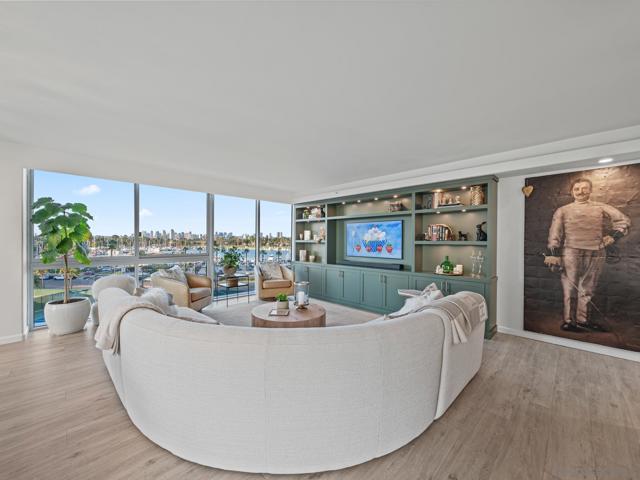 1750 Avenida Del Mundo, Coronado CA: https://media.crmls.org/mediaz/5c49ed84-dfa3-4dd4-befb-62ad7df1d585.jpg