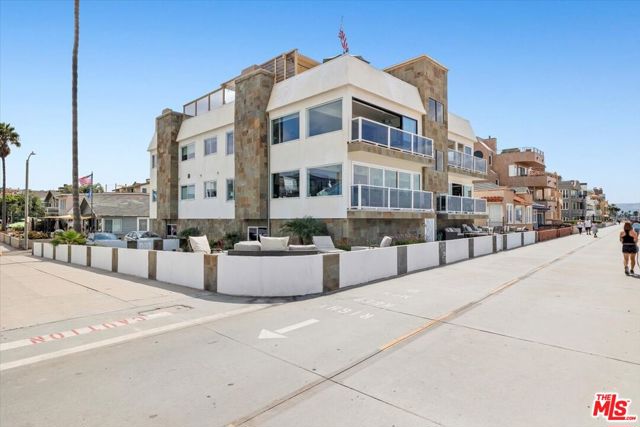 634 The Strand, Hermosa Beach, California 90254, 3 Bedrooms Bedrooms, ,2 BathroomsBathrooms,Residential,Sold,The Strand,22200669