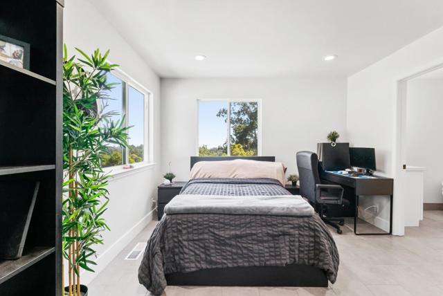532 Moonrise Lane, Aptos CA: https://media.crmls.org/mediaz/5c49fc13-a01f-43cf-8604-c56712f5f420.jpg