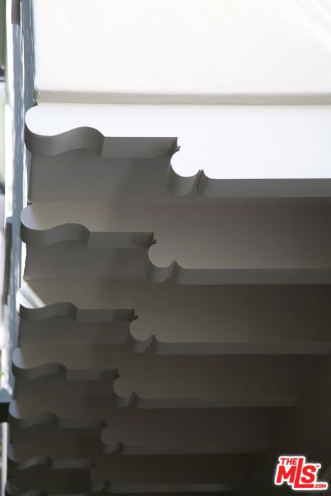 https://media.crmls.org/mediaz/5c4a1dc5-6810-4e1a-96a4-d0d3206d3e4d.jpg?preset=X-Large