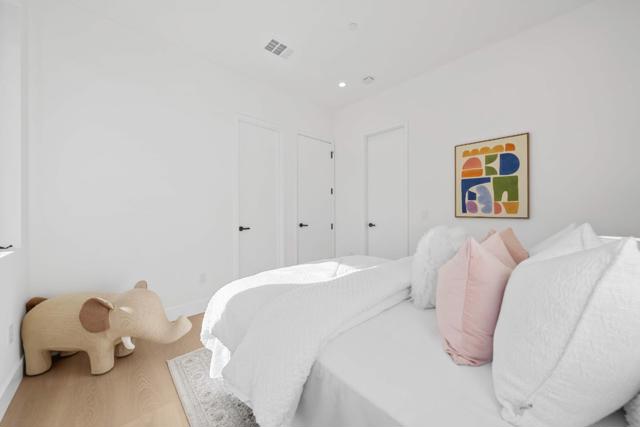 89 Centre Street, Mountain View CA: https://media.crmls.org/mediaz/5c4a4c2f-3125-4557-9405-2c5c9543ad16.jpg