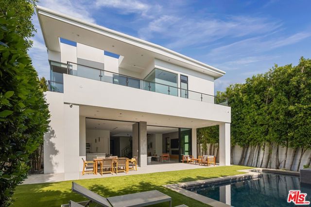 649 N Edinburgh Avenue, Los Angeles CA: https://media.crmls.org/mediaz/5c4a85e6-e32f-4557-9174-5441243c25f5.jpg