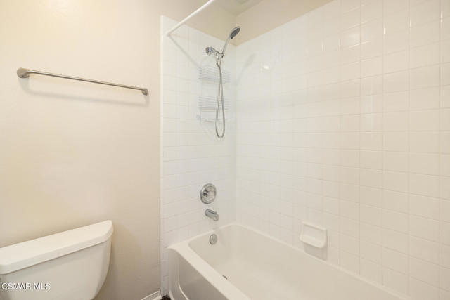 2874 Venezia Lane, Thousand Oaks CA: https://media.crmls.org/mediaz/5c4accea-82d3-4ad8-aaa4-aaf8e6a08d56.jpg