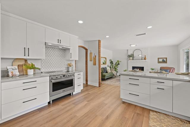 752 Quiet Place, Escondido CA: https://media.crmls.org/mediaz/5c4ae74f-4820-4fe5-85ff-a956696457b2.jpg