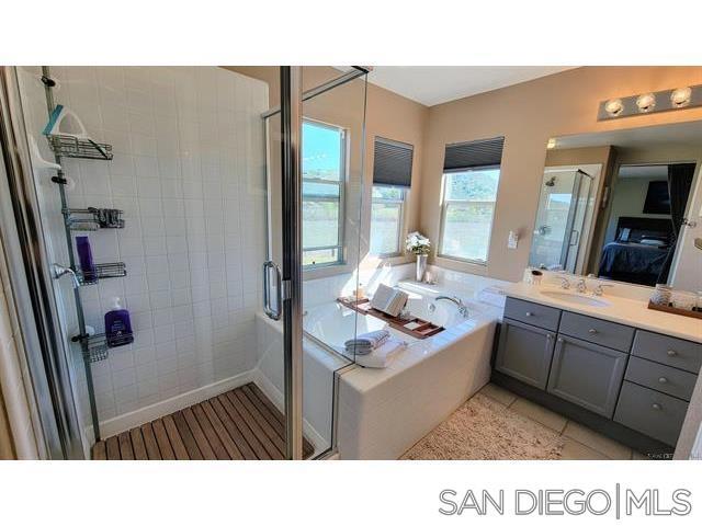 2476 Fallbrook Pl, Escondido CA: https://media.crmls.org/mediaz/5c4b091d-e5b6-4eb3-b0e2-9e16126967a7.jpg