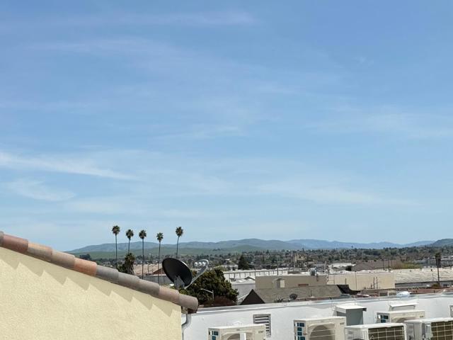 400 San Benito Street, Hollister CA: https://media.crmls.org/mediaz/5c4b193a-0fcd-4a73-8446-a2f1c687e512.jpg