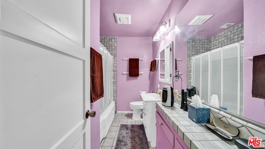 https://media.crmls.org/mediaz/5c4b3d2d-ce1e-4311-b5b3-7ad48cb190ad.jpg?preset=X-Large