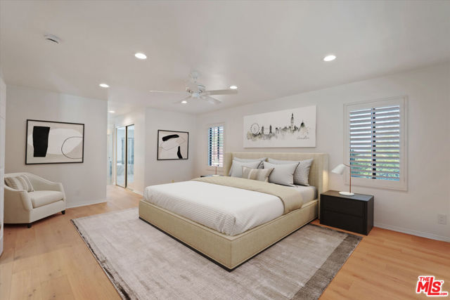 22960 Cass Avenue, Woodland Hills CA: https://media.crmls.org/mediaz/5c4b5eb8-800f-44f4-8646-401de1559cc0.jpg