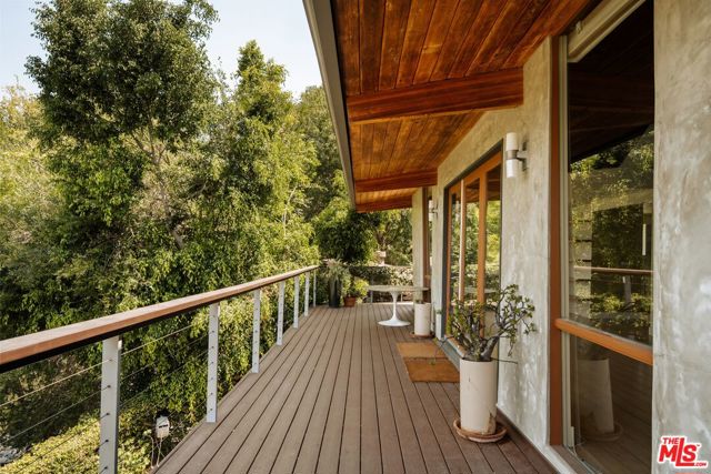 3990 Clayton Avenue, Los Angeles CA: https://media.crmls.org/mediaz/5c4b62db-4c3e-41f4-aa80-413ce17d2932.jpg