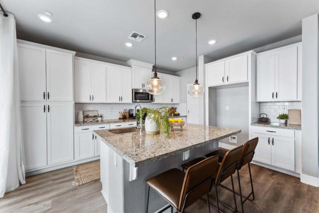 8243 Blue Coral Avenue, Elk Grove CA: https://media.crmls.org/mediaz/5c4b6b11-cfef-4f68-972e-c1bc8370543e.jpg
