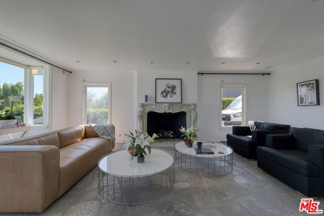 1300 Summitridge Drive, Beverly Hills CA: https://media.crmls.org/mediaz/5c4b97f1-fab1-4748-bcc4-ecdde8694f01.jpg