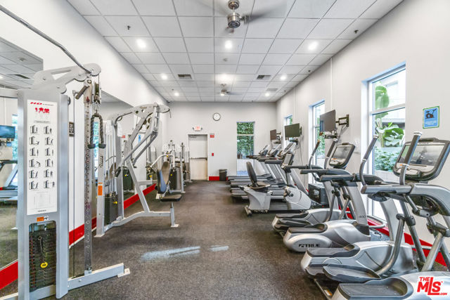 645 W 9th Street, Los Angeles CA: https://media.crmls.org/mediaz/5c4bb0a4-70a6-48ef-bcc0-715bbf7feaca.jpg