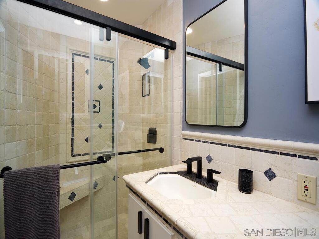 MLS #250043076SD image #13