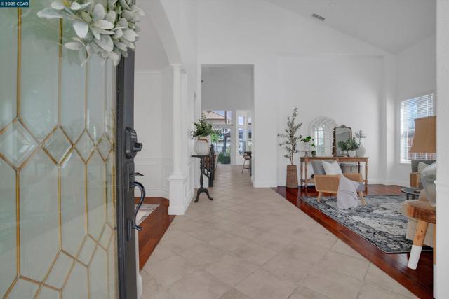 2856 Gardenside Ct, Brentwood CA: https://media.crmls.org/mediaz/5c4cc5fa-7b83-474b-be50-55fb98058a17.jpg