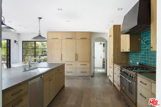 770 Via Manana, Montecito CA: https://media.crmls.org/mediaz/5c4d11d8-84e3-460f-8880-49faf0cdc82e.jpg