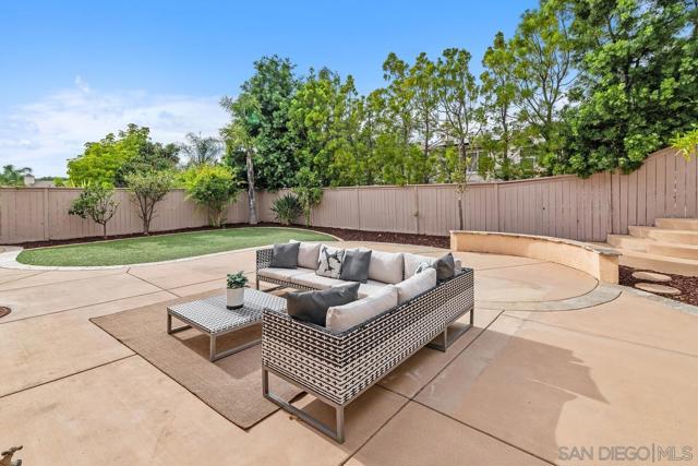 10518 Monterey Ridge Dr, San Diego CA: https://media.crmls.org/mediaz/5c4d71bc-b4d8-4dc1-ac01-85c888c40fe0.jpg