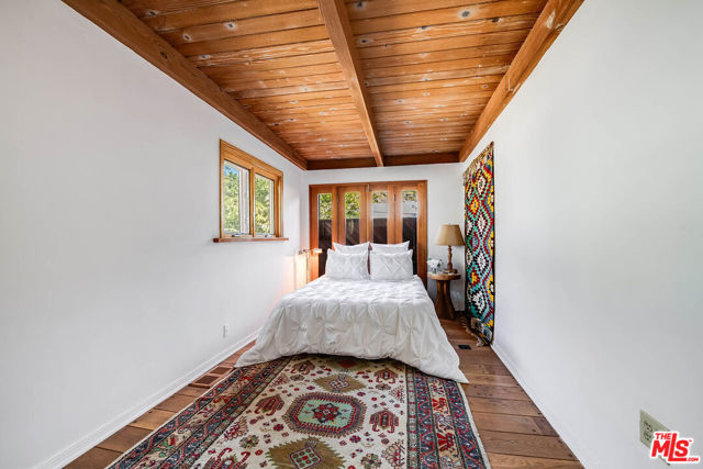 454 E Rustic Road, Santa Monica CA: https://media.crmls.org/mediaz/5c4dc48b-f72d-40b5-bc57-da3075bff26e.jpg