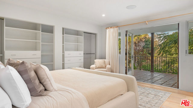 7046 Grasswood Avenue, Malibu CA: https://media.crmls.org/mediaz/5c4dee5a-4f47-4eb5-836c-4ac188038c96.jpg