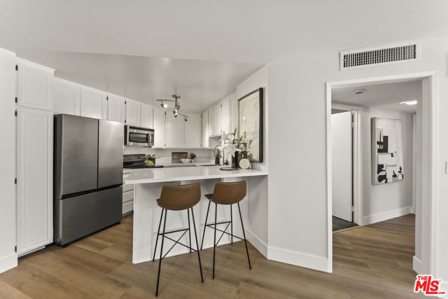 4589 Via Marisol, Los Angeles CA: https://media.crmls.org/mediaz/5c4e2ed6-9f98-4076-940e-6af41167ea25.jpg