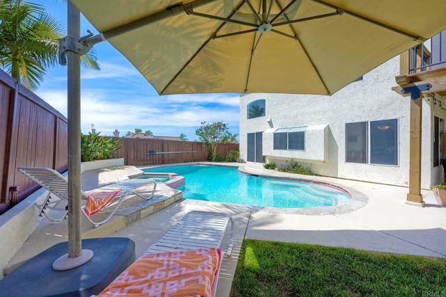 3737 Hillview Way, Oceanside CA: https://media.crmls.org/mediaz/5c4e8c7f-3655-4711-9444-47825885f709.jpg