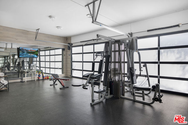 5304 Louise Avenue, Encino CA: https://media.crmls.org/mediaz/5c4ed305-9013-48e5-b431-de7b39a67e8f.jpg