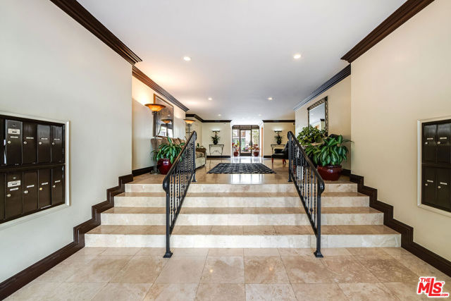 1015 N Kings Road, West Hollywood CA: https://media.crmls.org/mediaz/5c4f692b-44fc-4de5-a7ee-647b0c465ed7.jpg