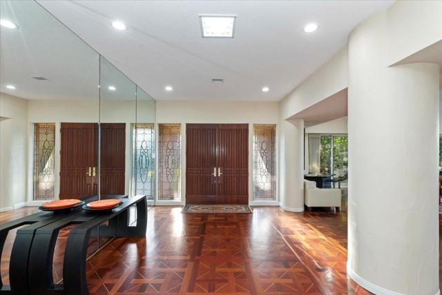 2 Deerfield Court, Rancho Mirage CA: https://media.crmls.org/mediaz/5c4f80be-1283-4912-a28a-f45fbbbf1119.jpg