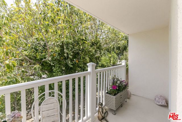 2916 Henrietta Avenue, La Crescenta CA: https://media.crmls.org/mediaz/5c4fcd24-0ae7-4780-aaf3-40ee84ec8182.jpg