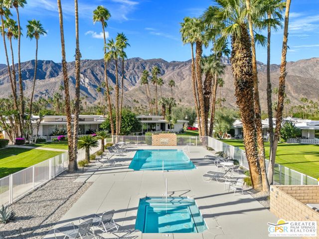 2420 Paseo Del Rey, Palm Springs CA: https://media.crmls.org/mediaz/5c504723-3507-4742-81f3-ea7566933bfa.jpg