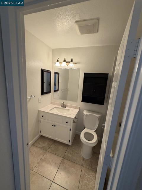 105 Via Cabrera Ln, Martinez CA: https://media.crmls.org/mediaz/5c508e57-0563-453c-a6d9-9e891d5fe5f4.jpg