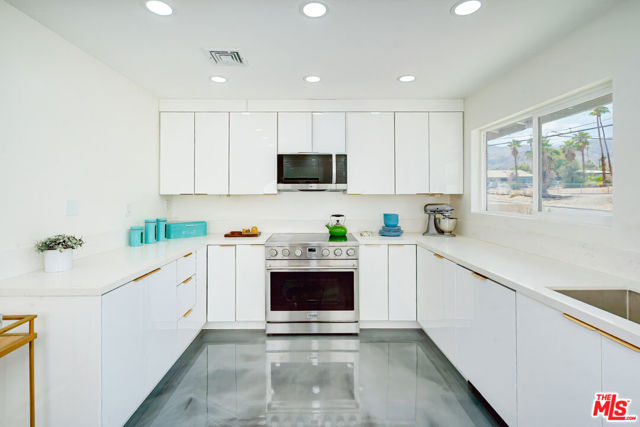 38220 Dorn Road, Cathedral City CA: https://media.crmls.org/mediaz/5c50f7c8-f580-4167-b548-a64eb306a1e2.jpg