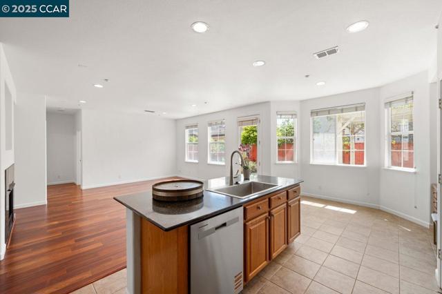 35970 Green Street, Union City CA: https://media.crmls.org/mediaz/5c518ddb-4a89-44c2-a773-41ebd8105f3b.jpg
