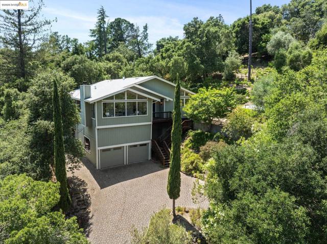 151 La Espiral, Orinda CA: https://media.crmls.org/mediaz/5c51ef1a-51d9-4fe0-96f9-0634ca0a5a4d.jpg