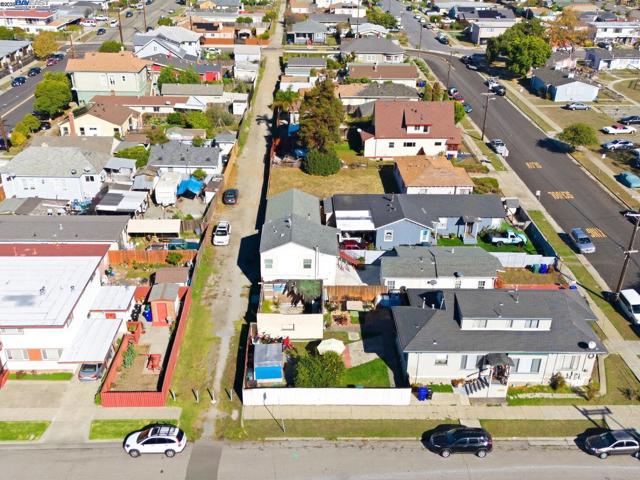 261 S 13th St, Richmond CA: https://media.crmls.org/mediaz/5c521c01-14e3-409e-a3f1-1ffafbaa7a6c.jpg