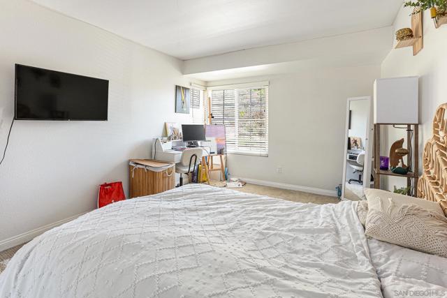 4887 Bella Pacific Row, San Diego CA: https://media.crmls.org/mediaz/5c522829-12b7-4c17-9b8f-bd602a978c03.jpg