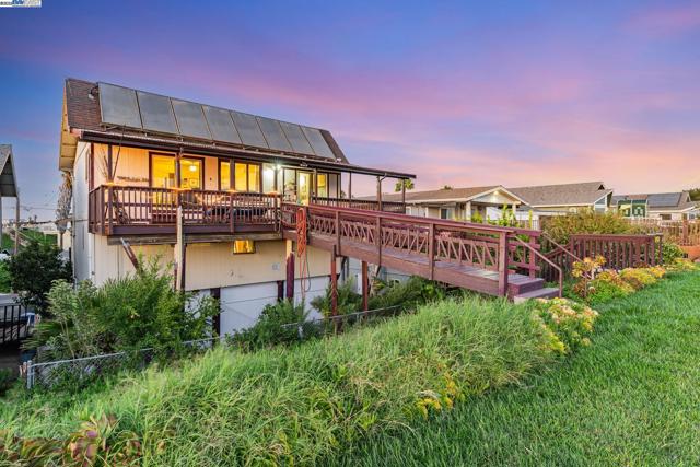 71 Taylor Pl, Bethel Island CA: https://media.crmls.org/mediaz/5c524ba1-8742-48cf-96a5-7fe02db71ed8.jpg