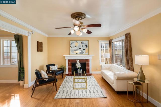 66 Murdock St, Richmond CA: https://media.crmls.org/mediaz/5c526a3e-b986-4572-9024-0fe695bd8b94.jpg