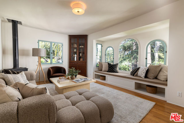 205 S Lomita Avenue, Ojai CA: https://media.crmls.org/mediaz/5c52d714-ae1b-4ef4-bf40-312ccf2951f4.jpg