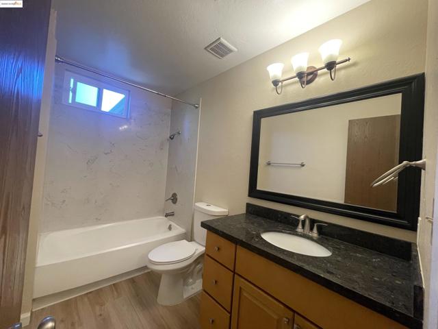 3901 Clayton Rd, Concord CA: https://media.crmls.org/mediaz/5c52faac-17cb-49d7-b8e6-b4b896cf30d5.jpg