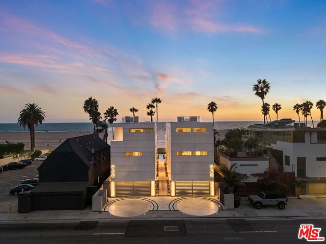 938 -940 Palisades Beach Road, Santa Monica CA: https://media.crmls.org/mediaz/5c532d53-d76f-4e9b-8472-e768fa7394af.jpg
