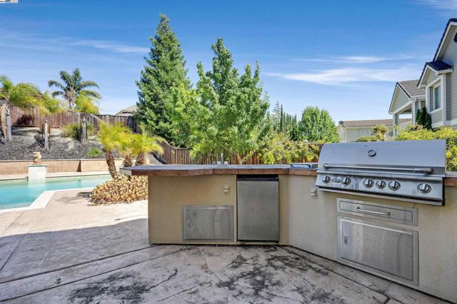 6013 Kingsmill Ter, Dublin CA: https://media.crmls.org/mediaz/5c537a8f-789c-4f45-9611-2529f9d69722.jpg