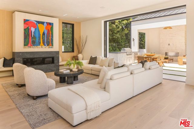 1749 Mandeville Lane, Los Angeles CA: https://media.crmls.org/mediaz/5c53ab20-68ea-4d11-8615-1bbbc9e5d057.jpg