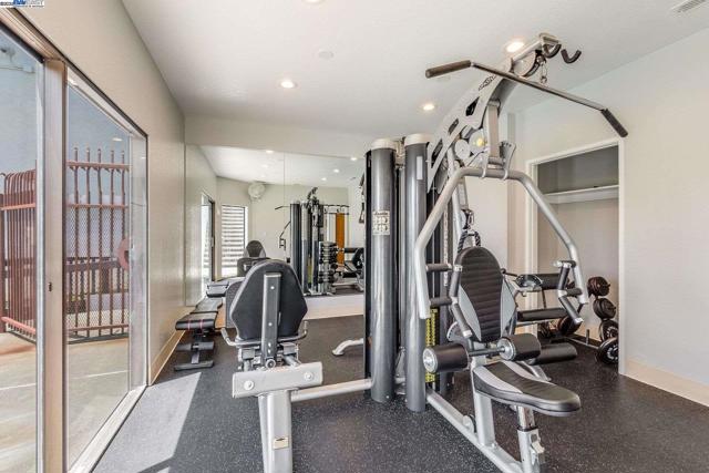 22135 Sevilla Rd, Hayward CA: https://media.crmls.org/mediaz/5c540a14-c62a-4359-8b76-04fa972d2ac7.jpg