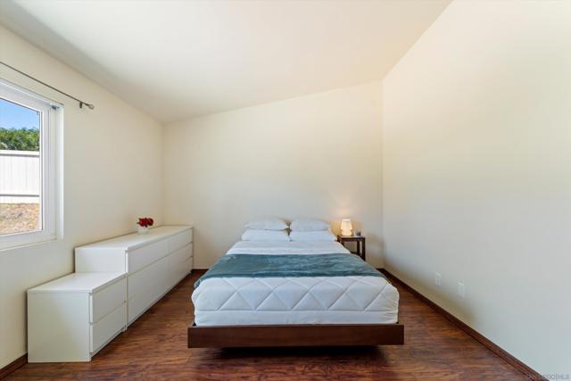 2708 MEDFORD CT, Carlsbad CA: https://media.crmls.org/mediaz/5c541076-3b31-45ae-9a10-bb778ec2a10b.jpg