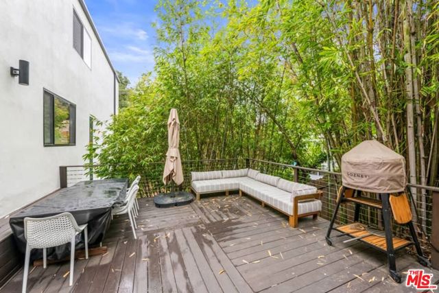 2415 Laurel Pass / Bypass, Los Angeles CA: https://media.crmls.org/mediaz/5c54560f-ac35-4763-90ed-f71fa4d7d01d.jpg