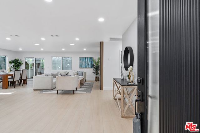 5413 Halbrent Avenue, Sherman Oaks CA: https://media.crmls.org/mediaz/5c547e25-70a5-4b1b-baa5-87934e9b75d7.jpg