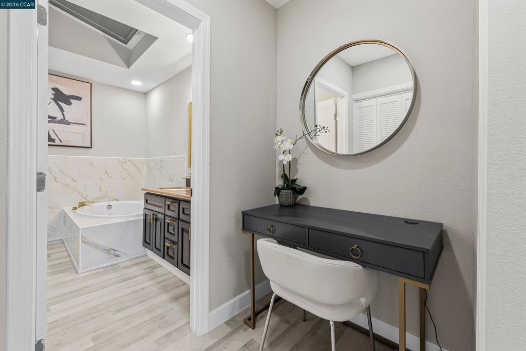 https://media.crmls.org/mediaz/5c553c33-87cc-4695-996f-4e98ea195489.jpg?preset=X-Large